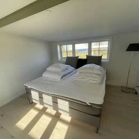 Ocean View Modern Retreat *